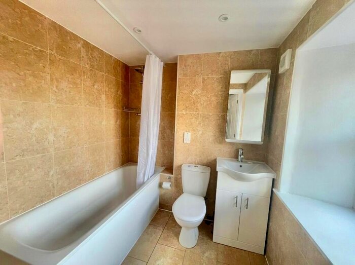 1 Bedroom Flat To Rent In Blisworth Close, NN4