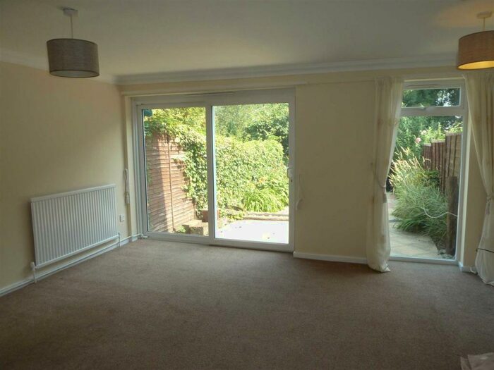 3 Bedroom Terraced House For Sale In Lowfield Road, Caversham, Reading, RG4