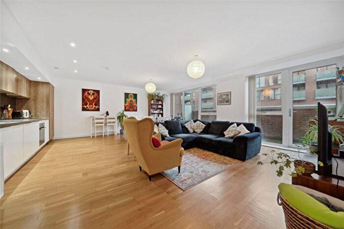 3 Bedroom Apartment To Rent In Butterfly Court, Bathurst Square, London, N15