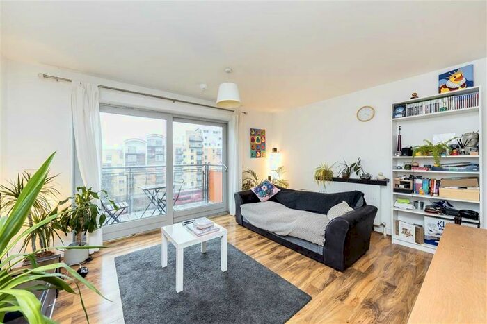 2 Bedroom Flat To Rent In West Parkside, London, SE10