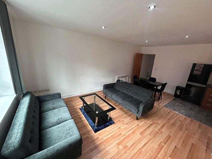 3 Bedroom Apartment To Rent In City Point, Chapel Street, Salford, M3