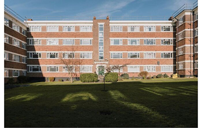 1 Bedroom Flat For Sale In Holmewood Gardens, London, SW2