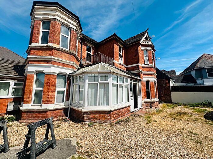 2 Bedroom Flat To Rent In Heron Court Road, Bournemouth, BH3