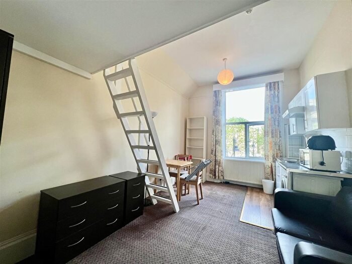 Studio To Rent In Cromwell Road, Earls Court, SW5
