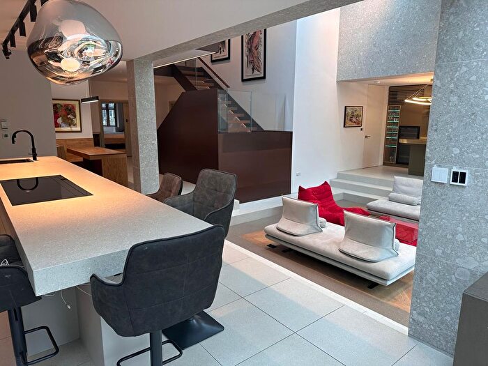 5 Bedroom Detached House To Rent In Brondsbury Park, London, NW2