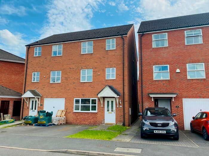 4 Bedroom Town House To Rent In Welland Road, Hilton, Derby, DE65