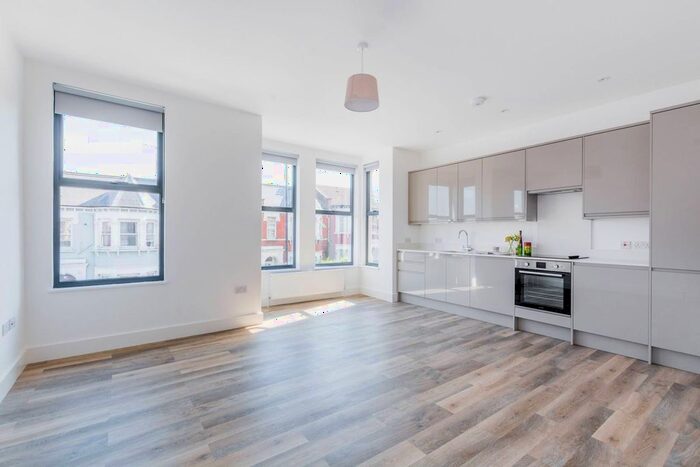 2 Bedroom Flat To Rent In Wightman Road, Harringay, London, N4
