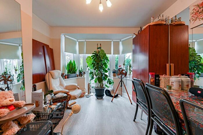 3 Bedroom Semi-Detached House For Sale In Bickley Road, Bickley, Bromley, BR1