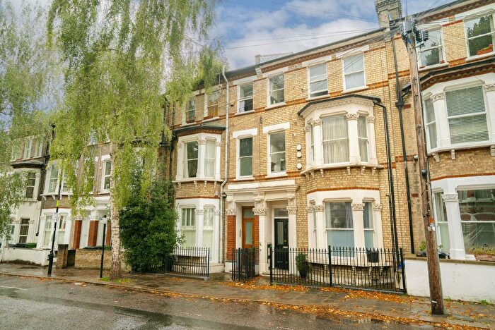 1 Bedroom Flat For Sale In St. Luke's Avenue, London, SW4