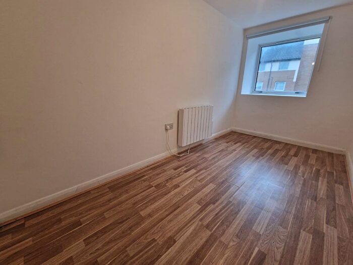 3 Bedroom Flat To Rent In Milliners Court, Milliners Way, Luton, Bedfordshire, LU3
