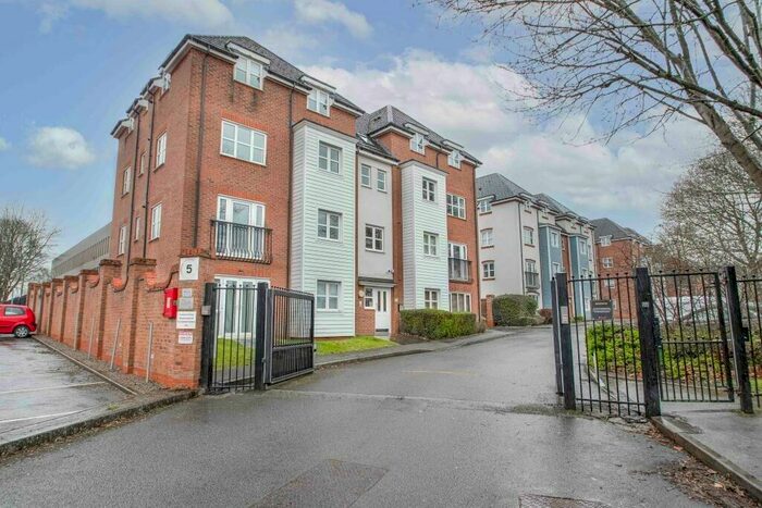 2 Bedroom Flat To Rent In Shottery Close, Redditch, Worcestershire, B98