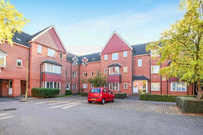 2 Bedroom Apartment To Rent In Redoubt Close, Hitchin, SG4