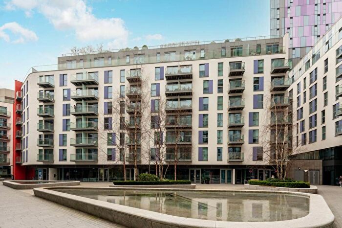 2 Bedroom Flat To Rent In Keats Apartments, East Croydon, Croydon, CR0