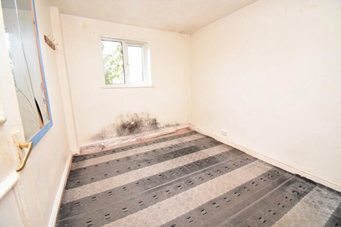 3 Bedroom Terraced House For Sale In Tewson Road, Plumstead, SE18
