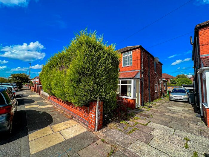 3 Bedroom Semi-Detached House To Rent In School Grove, Withington, M20