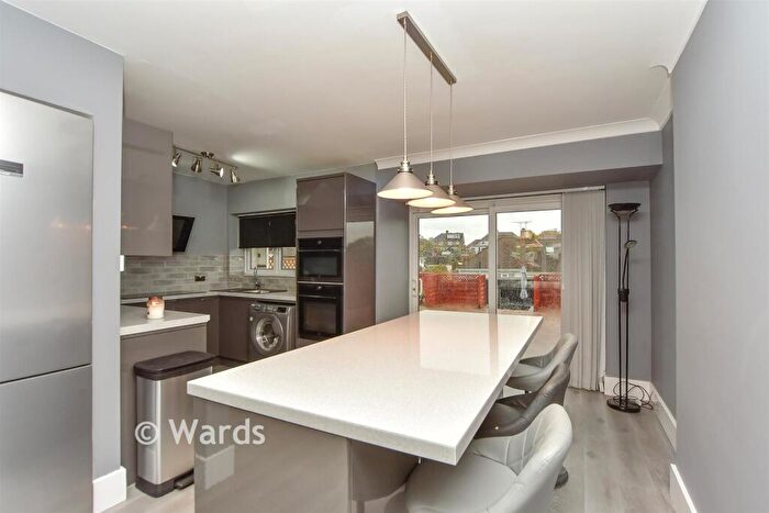 5 Bedroom End Of Terrace House For Sale In Central Park Gardens, Chatham, Kent, ME4