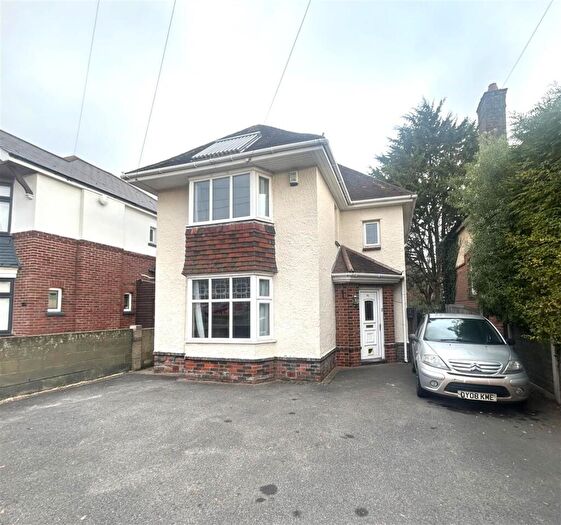 3 Bedroom Detached House To Rent In Castle Lane West, Bournemouth, BH9