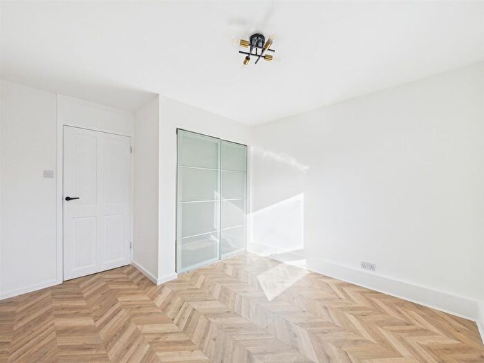 1 Bedroom Flat For Sale In Albert Road, London, N15