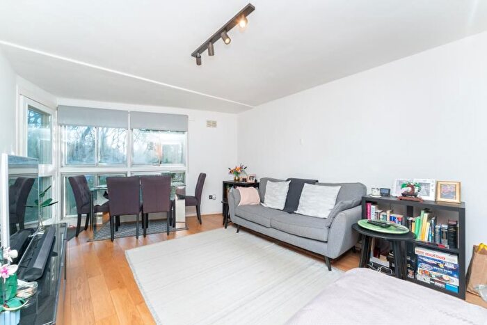 1 Bedroom Flat For Sale In Garrick Close, W5
