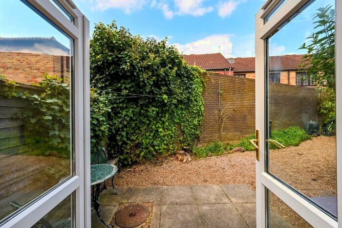 2 Bedroom Flat To Rent In Kingston Hill, Kingston Hill, Kingston Upon Thames, KT2