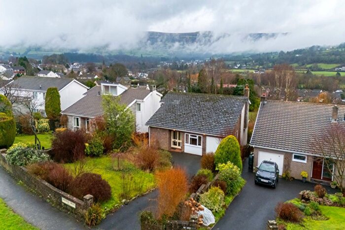 3 Bedroom Detached House For Sale In Oakfield Drive, Crickhowell, NP8