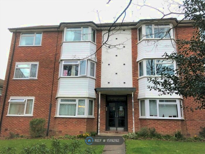 3 Bedroom Flat To Rent In Cranes Park, Surbiton, KT5