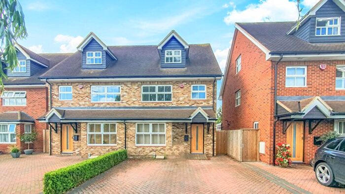 4 Bedroom Semi-Detached House To Rent In Picardy Close, Dobbs Weir, Hoddesdon, EN11