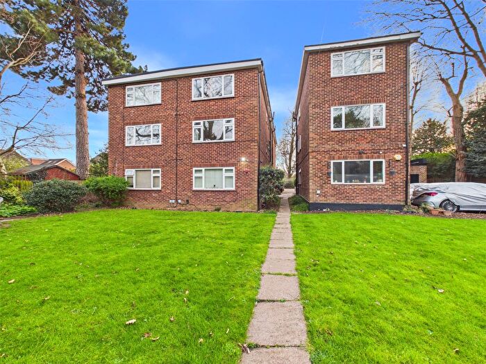 Studio For Sale In Lincoln Court, Hampton, TW12