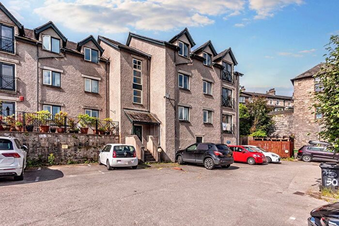 2 Bedroom Flat To Rent In Fellside Court, Kendal, LA9