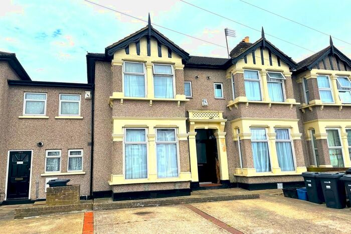 1 Bedroom Flat To Rent In Mayfair Avenue, Cranbrook, Ilford, IG1