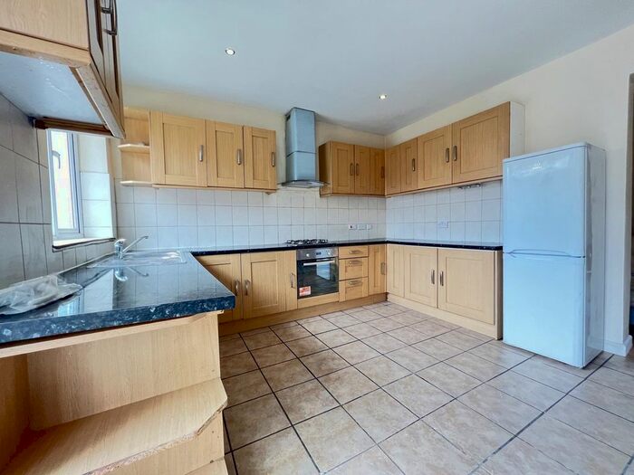 4 Bedroom Semi-Detached House To Rent In The Warren, Hounslow, Greater London, TW5