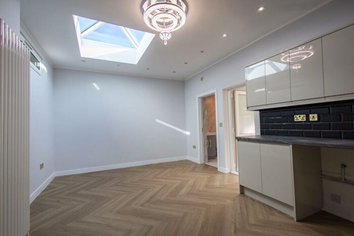 5 Bedroom Terraced House To Rent In Henley Road, Ilford, IG1