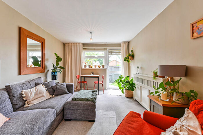 1 Bedroom Flat For Sale In Hungerford Road, Islington, London, N7
