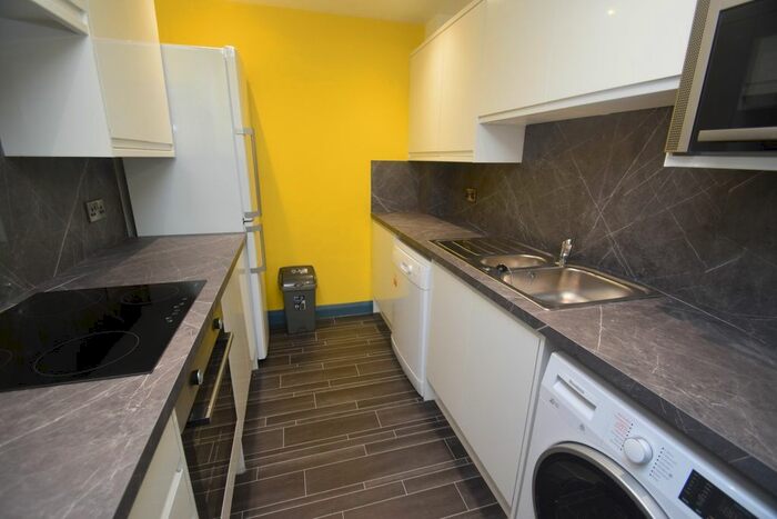 3 Bedroom End Of Terrace House To Rent In Church Street, Falmouth, TR11