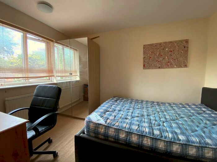5 Bedroom Semi-Detached House To Rent In Harrison Road, Southampton, SO17