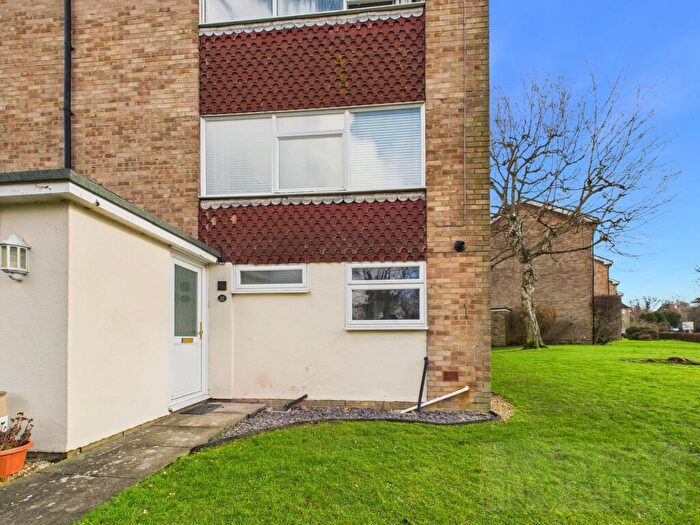 1 Bedroom Flat To Rent In York Close, Horsham, RH13