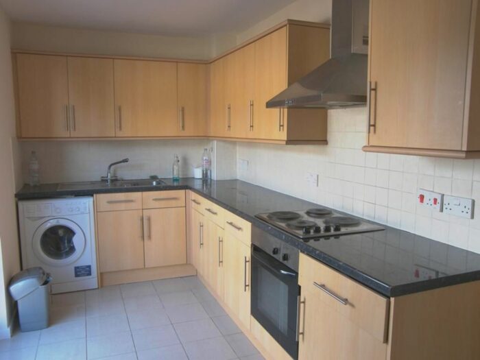 2 Bedroom Flat To Rent In Victoria Way, Charlton, London, SE7