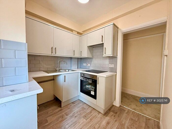 2 Bedroom Flat To Rent In Newcomen Court, Portsmouth, PO2