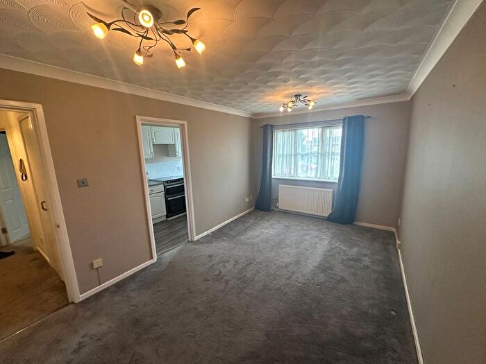 1 Bedroom Flat To Rent In Parkside, Waltham Cross, EN8