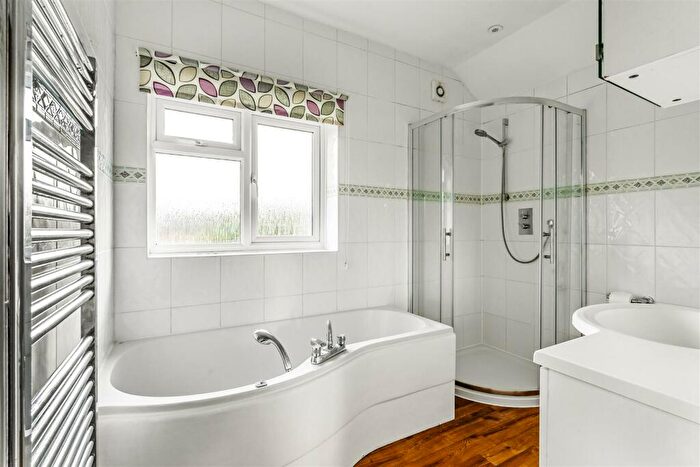4 Bedroom Detached House For Sale In Poplar Road, Leatherhead, KT22