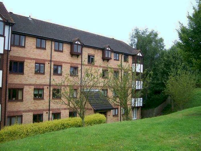 2 Bedroom Flat To Rent In Kerr Close, Knebworth, SG3