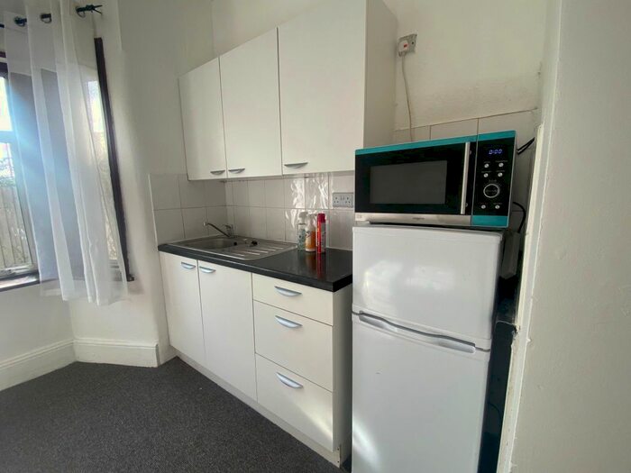 1 Bedroom Studio To Rent In Green Lane, Ilford, IG3
