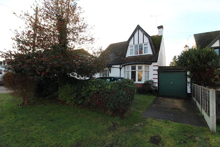 3 Bedroom Detached House For Sale In Oak Road, Rochford, Essex, SS4
