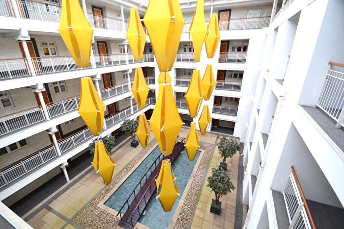 2 Bedroom Flat To Rent In Jamestown Road, London, NW1