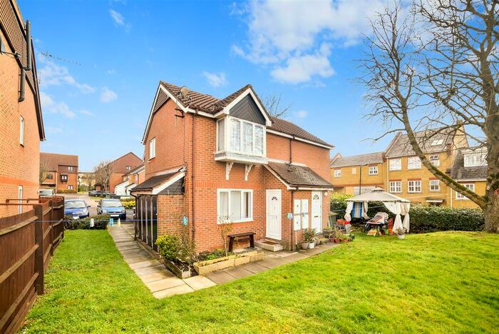 2 Bedroom Flat To Rent In Shepherds Walk, London, NW2