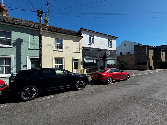 3 Bedroom Terraced House To Rent In Graham Road, Worthing, BN11