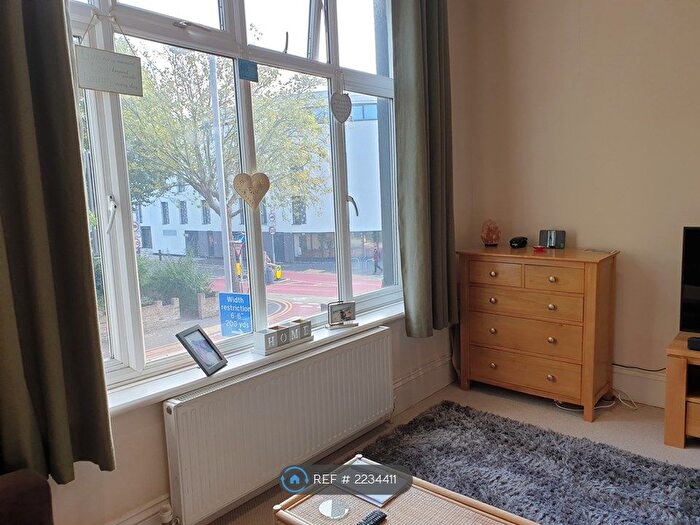 1 Bedroom Flat To Rent In Berrylands Road, Surbiton, KT5