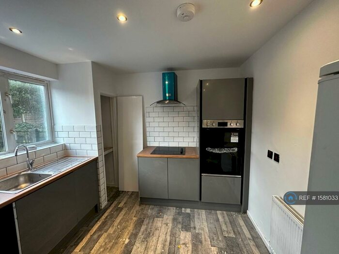 3 Bedroom Semi-Detached House To Rent In Raglan Avenue, Swinton, Manchester, M27