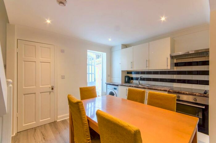 3 Bedroom Cottage To Rent In Cockfosters Road, Cockfosters, Barnet, EN4