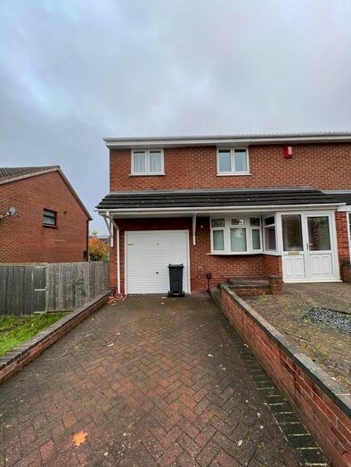 4 Bedroom Semi-Detached House To Rent In Osler Street, Edgbaston, Birmingham, B16
